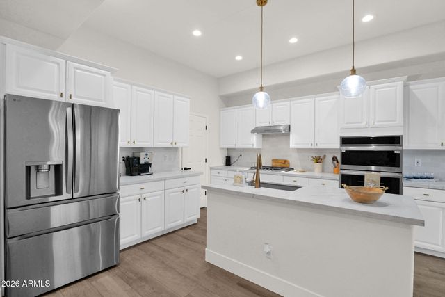 15240 N CLUBGATE Drive 111, Scottsdale, AZ 85254