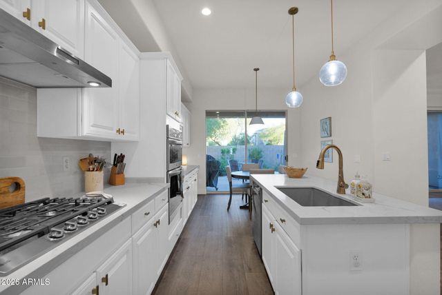 15240 N CLUBGATE Drive 111, Scottsdale, AZ 85254