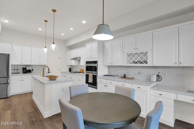 15240 N CLUBGATE Drive 111, Scottsdale, AZ 85254