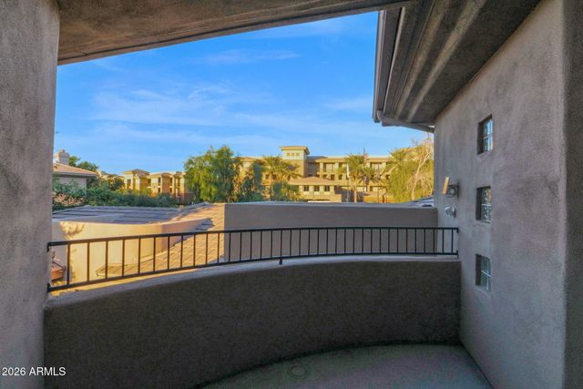 15240 N CLUBGATE Drive 111, Scottsdale, AZ 85254