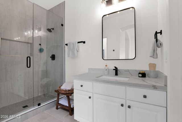 15240 N CLUBGATE Drive 111, Scottsdale, AZ 85254