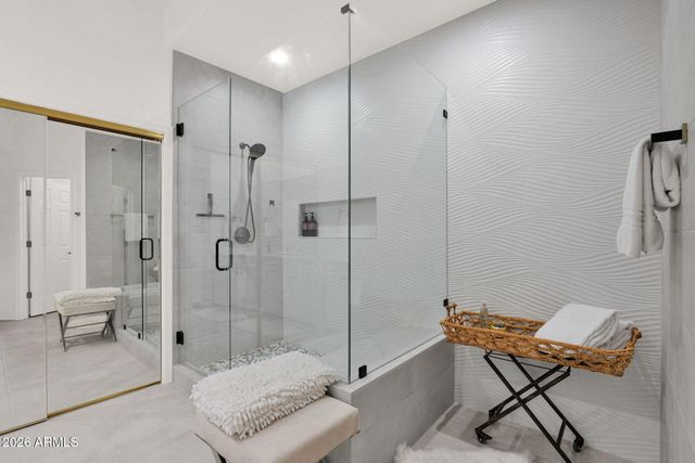 15240 N CLUBGATE Drive 111, Scottsdale, AZ 85254