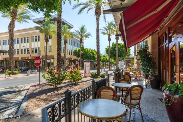 15240 N CLUBGATE Drive 111, Scottsdale, AZ 85254