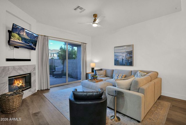 15240 N CLUBGATE Drive 111, Scottsdale, AZ 85254