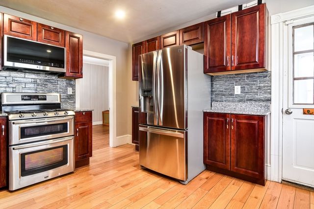 30 Franklin St, Marlborough, MA 01752