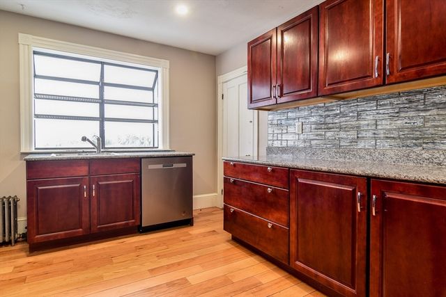 30 Franklin St, Marlborough, MA 01752