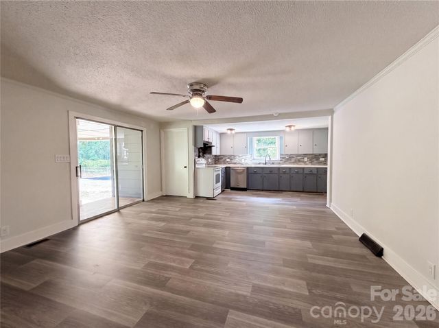 164 E Waterlynn Road, Mooresville, NC 28117