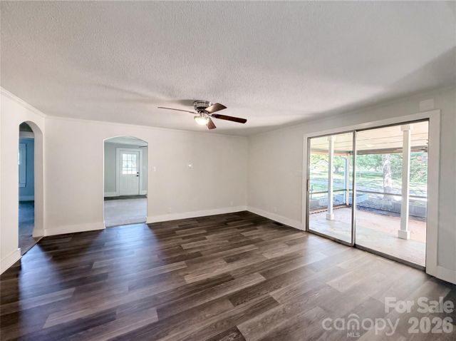 164 E Waterlynn Road, Mooresville, NC 28117