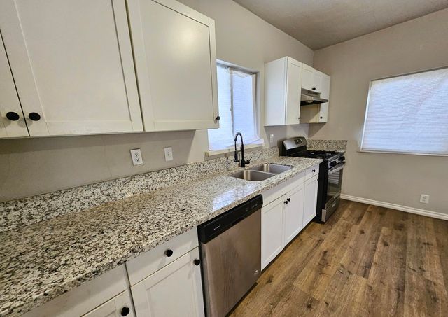 129 S C Street, Tulare, CA 93274