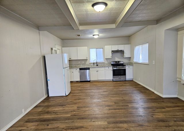 129 S C Street, Tulare, CA 93274