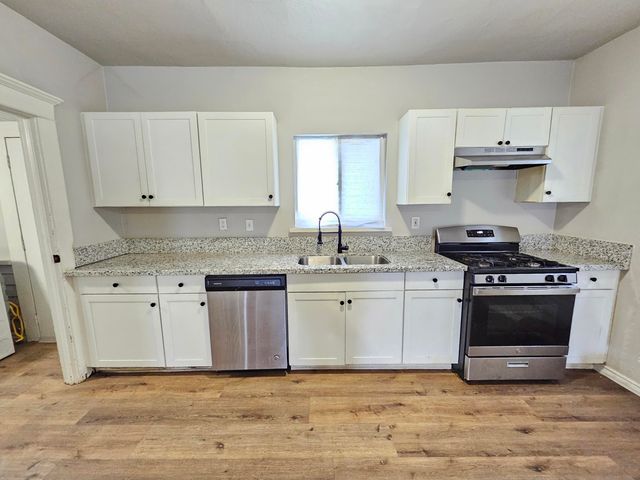 129 S C Street, Tulare, CA 93274