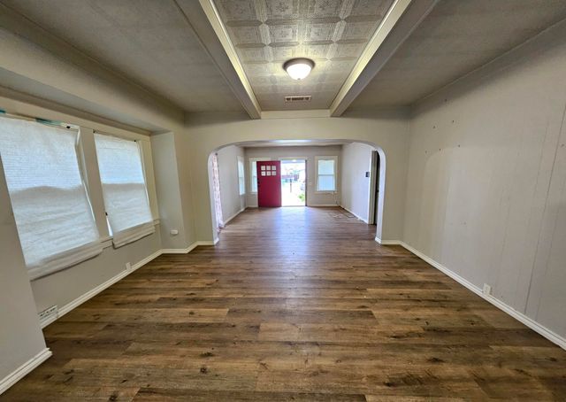 129 S C Street, Tulare, CA 93274