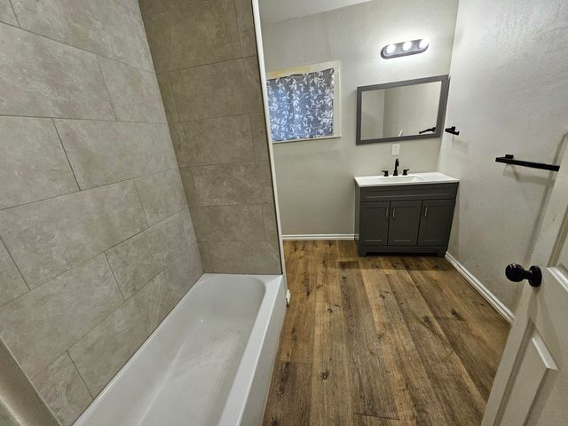 129 S C Street, Tulare, CA 93274