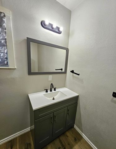 129 S C Street, Tulare, CA 93274