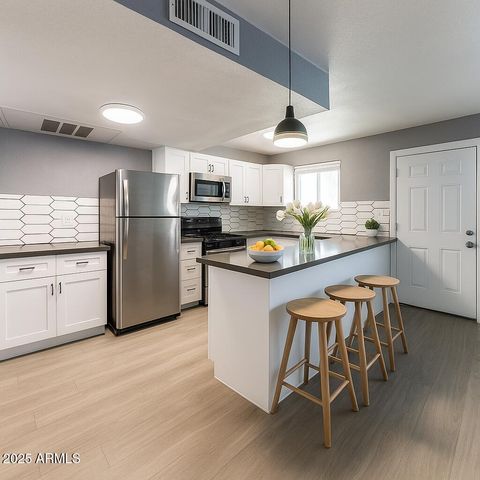 2014 W BERRIDGE Lane, Phoenix, AZ 85015