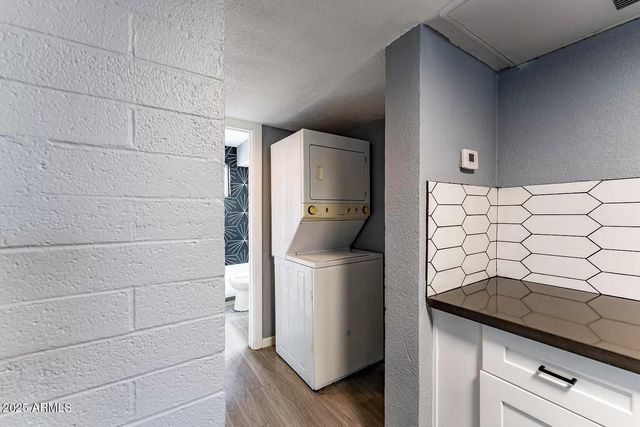 2014 W BERRIDGE Lane, Phoenix, AZ 85015