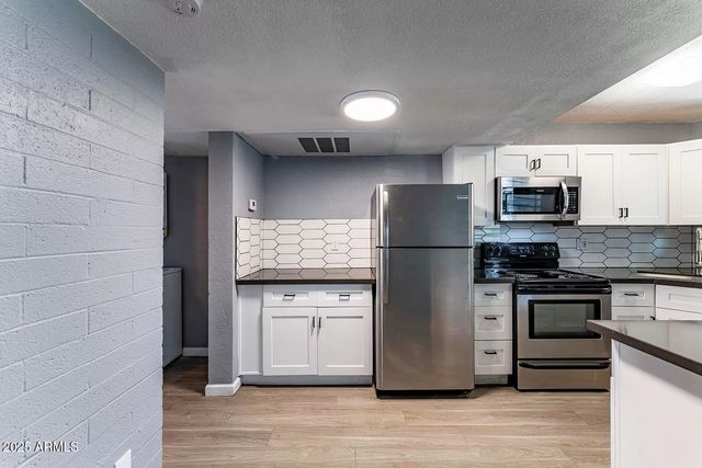 2014 W BERRIDGE Lane, Phoenix, AZ 85015