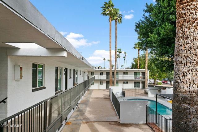 2014 W BERRIDGE Lane, Phoenix, AZ 85015