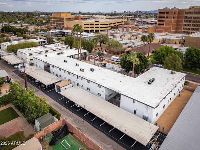 2014 W BERRIDGE Lane, Phoenix, AZ 85015