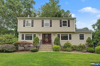 34 Cavell Place, Caldwell, NJ 07006