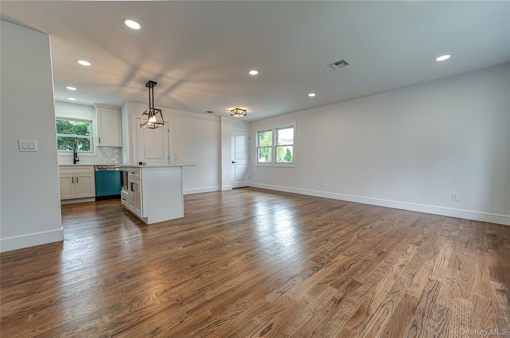 146 8th Street, Bethpage, NY 11714 — photo 4