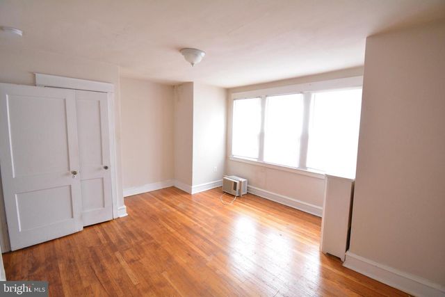 372 W MILNE ST, Philadelphia, PA 19144
