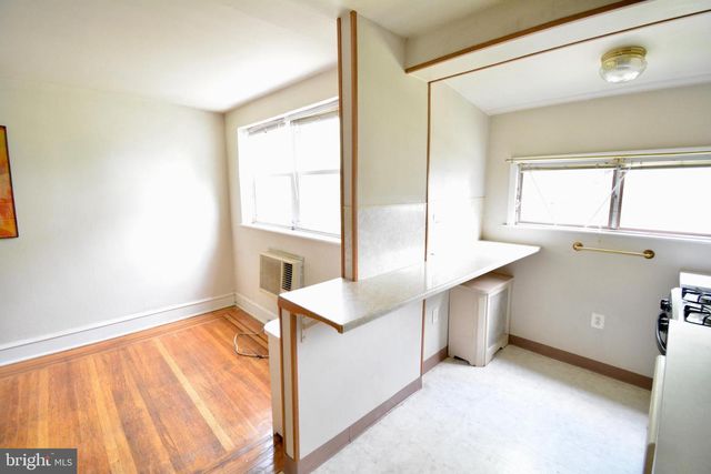 372 W MILNE ST, Philadelphia, PA 19144