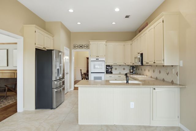 2741 Fox Glenn Court, Hurst, TX 76054