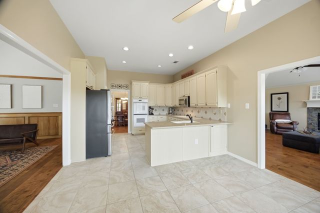 2741 Fox Glenn Court, Hurst, TX 76054