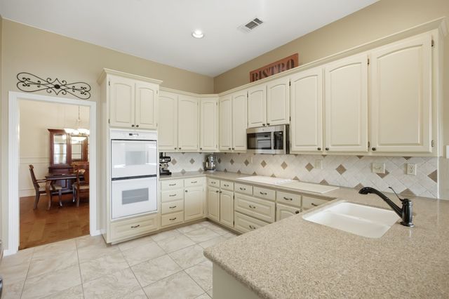 2741 Fox Glenn Court, Hurst, TX 76054