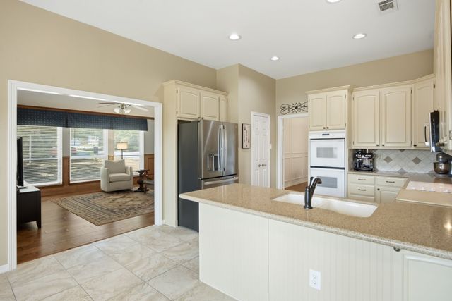 2741 Fox Glenn Court, Hurst, TX 76054