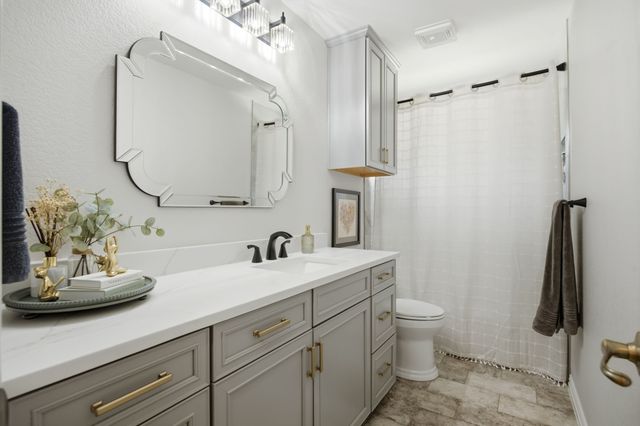 2741 Fox Glenn Court, Hurst, TX 76054