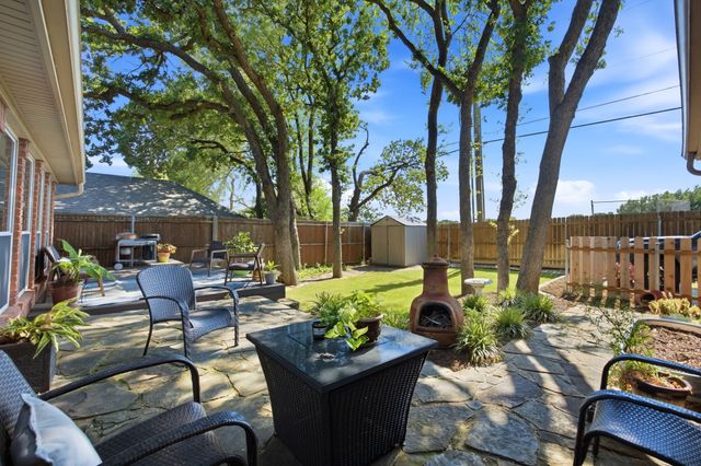 2741 Fox Glenn Court, Hurst, TX 76054