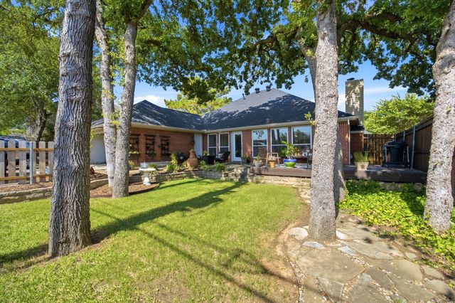 2741 Fox Glenn Court, Hurst, TX 76054