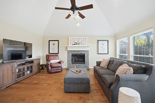 2741 Fox Glenn Court, Hurst, TX 76054