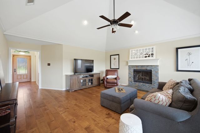 2741 Fox Glenn Court, Hurst, TX 76054