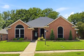 2741 Fox Glenn Court, Hurst, TX 76054