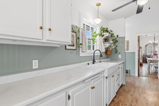 836 S Madison Ave, Wichita, KS 67211