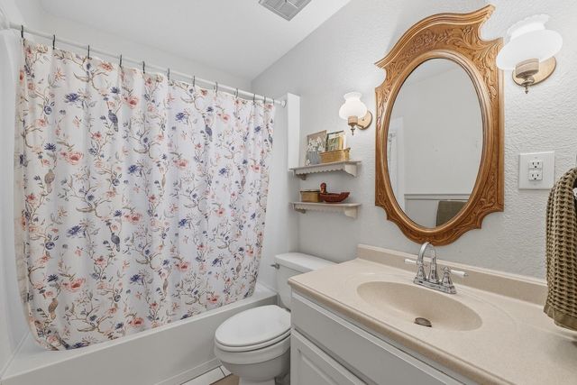 836 S Madison Ave, Wichita, KS 67211