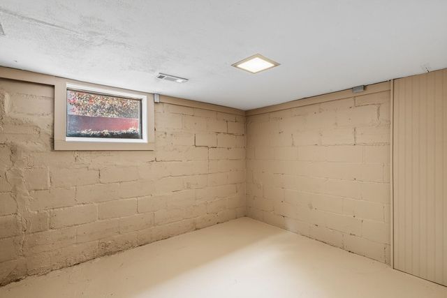 836 S Madison Ave, Wichita, KS 67211