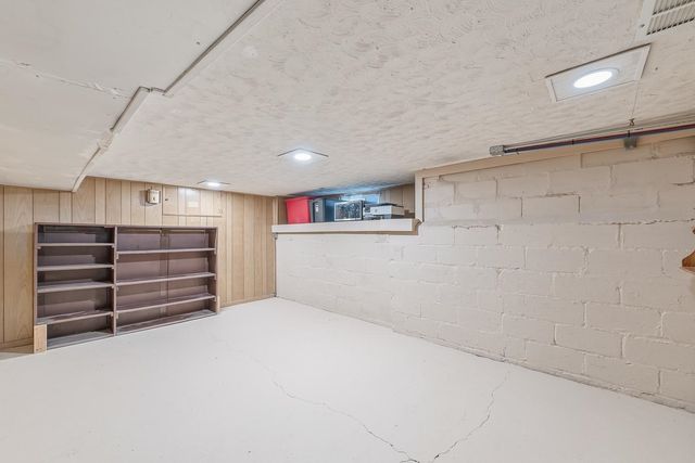 836 S Madison Ave, Wichita, KS 67211