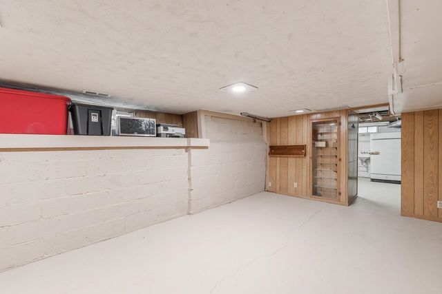 836 S Madison Ave, Wichita, KS 67211