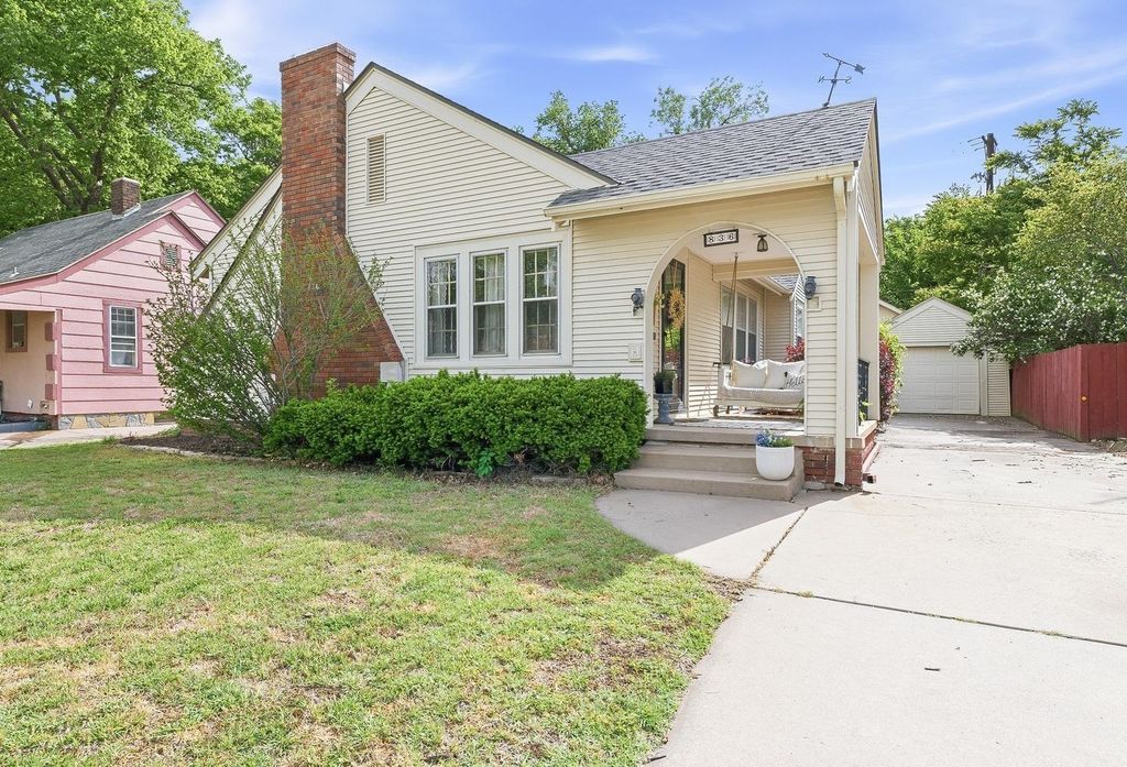 836 S Madison Ave, Wichita, KS 67211