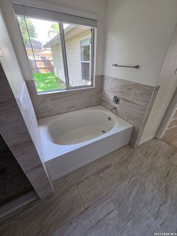 206 STONE CREEK DR, Boerne, TX 78006