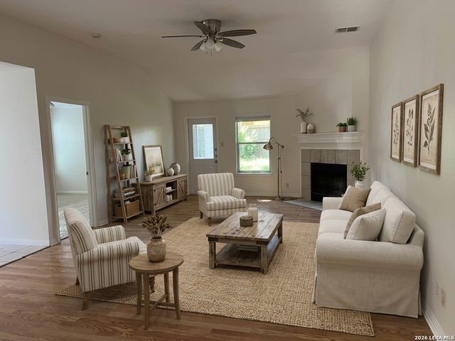 206 STONE CREEK DR, Boerne, TX 78006