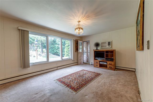 4 Bowman Lane, Kings Park, NY 11754