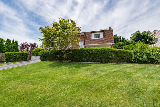 4 Bowman Lane, Kings Park, NY 11754