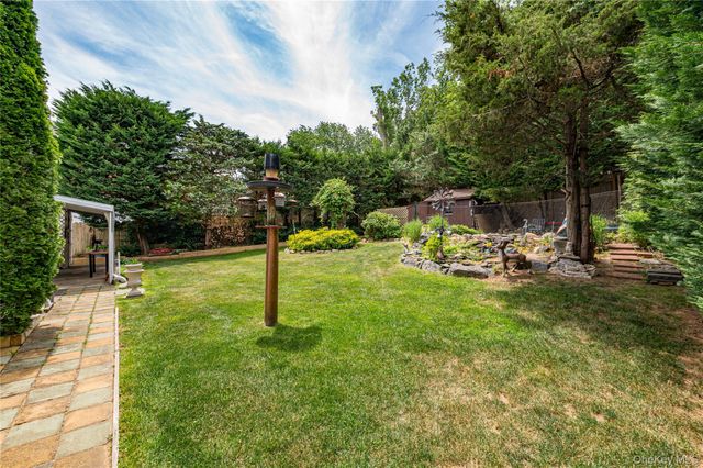 4 Bowman Lane, Kings Park, NY 11754