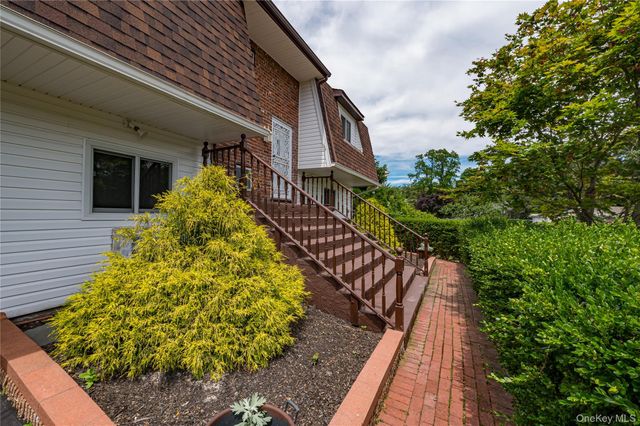 4 Bowman Lane, Kings Park, NY 11754