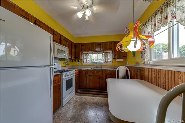 4 Bowman Lane, Kings Park, NY 11754